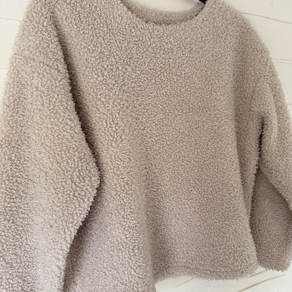 Uniqlo | Cream Sherpa Fleece Crew Neck Sweater (M) - Picture 7 of 8